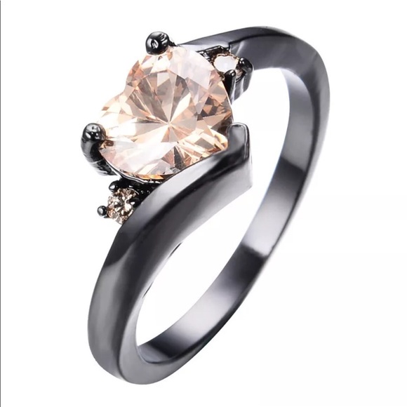 Jewelry - 🌻 Heart shaped Champagne Garnet in .925 Silver BG